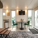 בית נופש Tiny Floating House, Mallorca מאסטריכט